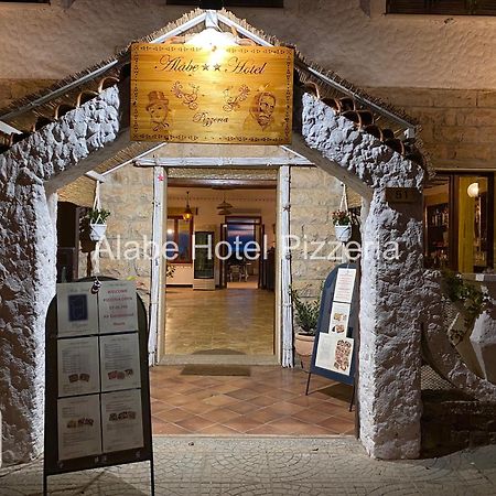 Alabe Hotel Tresnuraghes Buitenkant foto